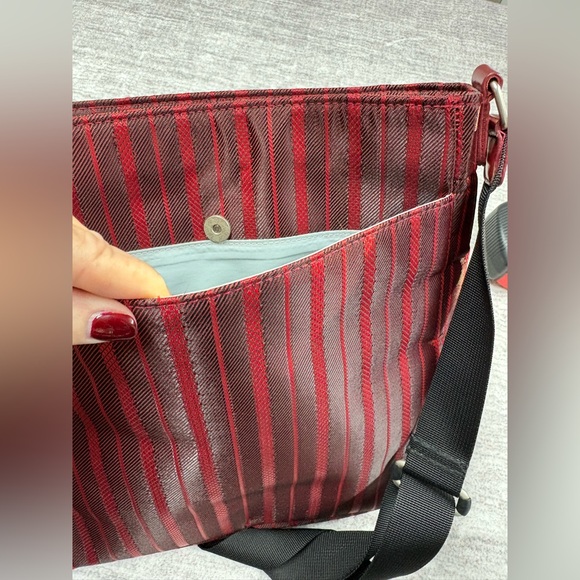 Travelon Crossbody Bag Red Striped Nylon Adjustable Strap Retro Y2K Expandable - Picture 10 of 12